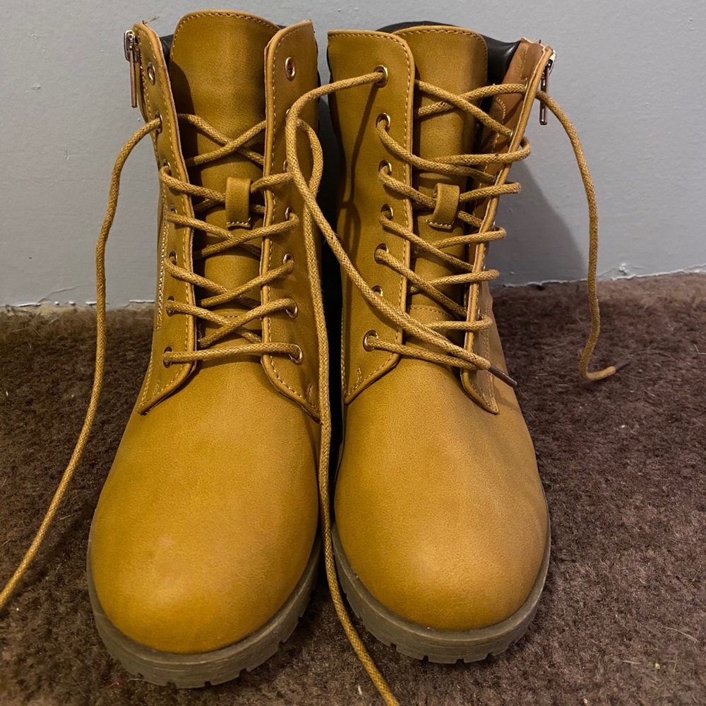 Shoes - Picture 2 of 4
